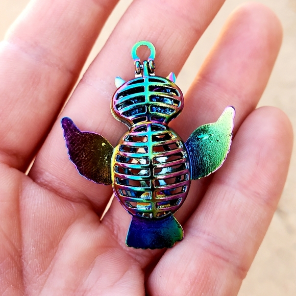 New Carved Rainbow Hematite Owl Open Pendant. - Picture 11 of 11